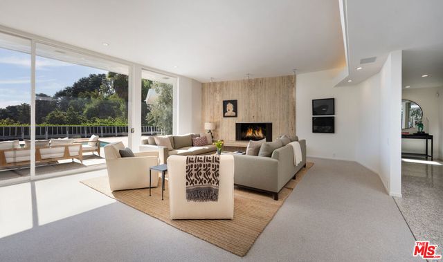 1121 Loma Vista Drive, Beverly Hills, CA 90210