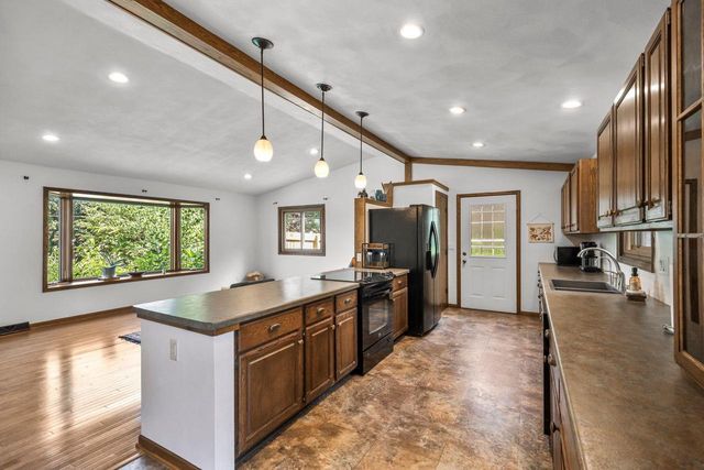 413 8th Street, New Glarus, WI 53574