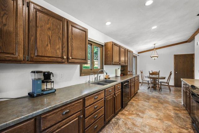 413 8th Street, New Glarus, WI 53574