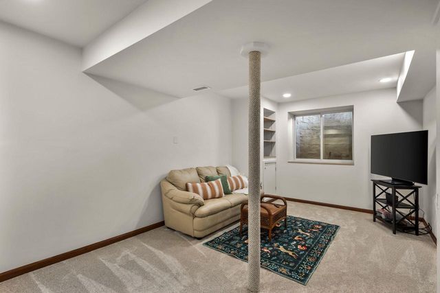 413 8th Street, New Glarus, WI 53574