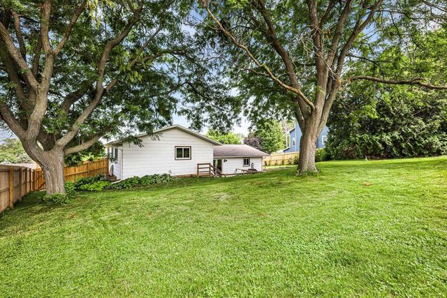 413 8th Street, New Glarus, WI 53574
