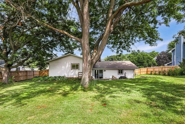 413 8th Street, New Glarus, WI 53574