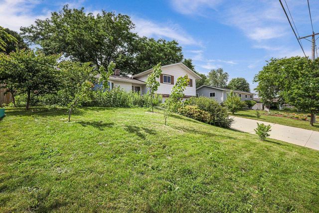 413 8th Street, New Glarus, WI 53574
