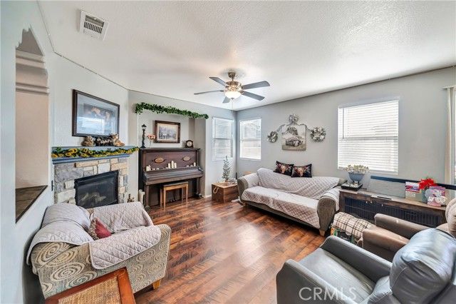 5818 W Avenue J15, Lancaster, CA 93536