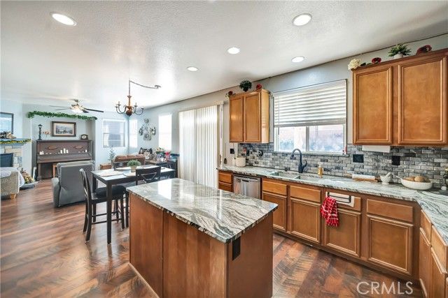 5818 W Avenue J15, Lancaster, CA 93536