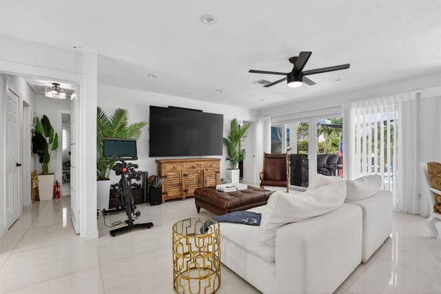 2375 SE 8th Street SE, Pompano Beach, FL 33062
