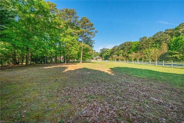 106 Ocean Breeze DR, Yorktown, VA 23693