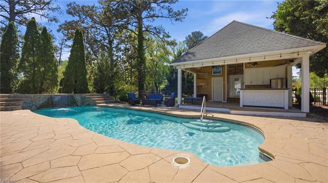 106 Ocean Breeze DR, Yorktown, VA 23693