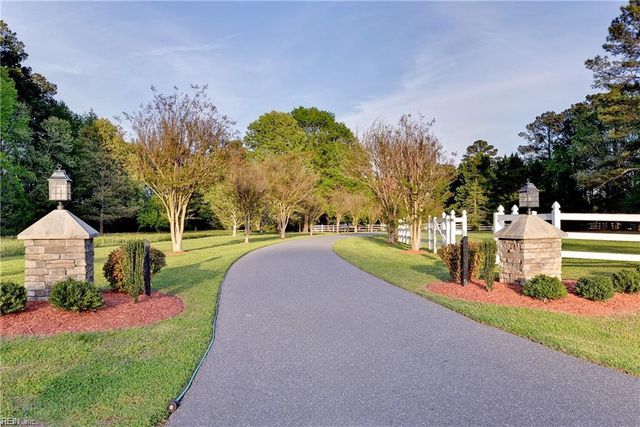 106 Ocean Breeze DR, Yorktown, VA 23693