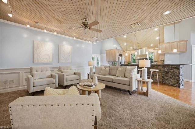 106 Ocean Breeze DR, Yorktown, VA 23693