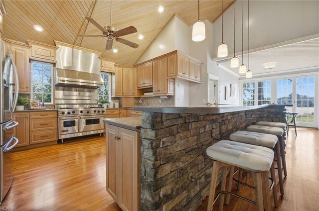 106 Ocean Breeze DR, Yorktown, VA 23693