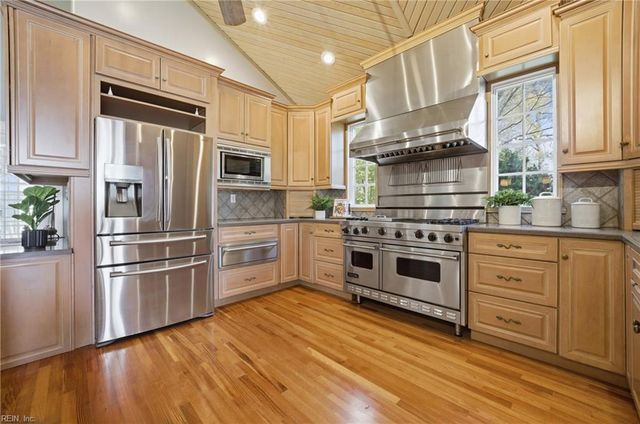 106 Ocean Breeze DR, Yorktown, VA 23693