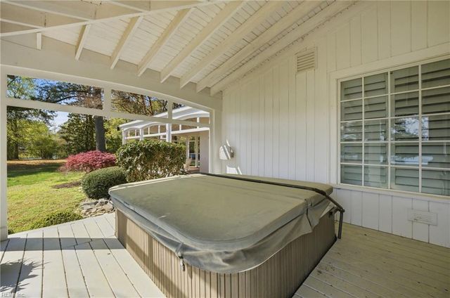 106 Ocean Breeze DR, Yorktown, VA 23693