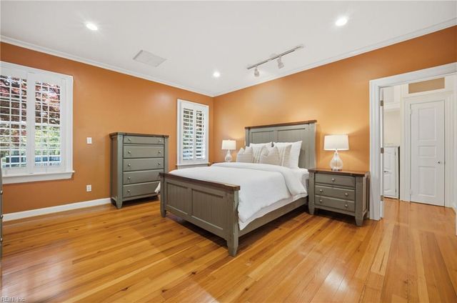 106 Ocean Breeze DR, Yorktown, VA 23693