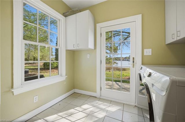 106 Ocean Breeze DR, Yorktown, VA 23693