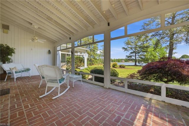 106 Ocean Breeze DR, Yorktown, VA 23693