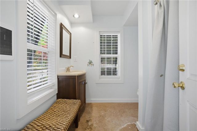 106 Ocean Breeze DR, Yorktown, VA 23693