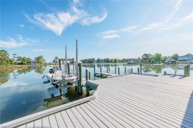 106 Ocean Breeze DR, Yorktown, VA 23693