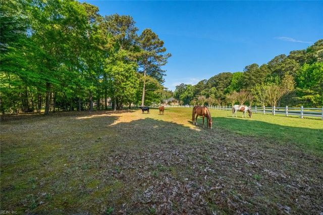 106 Ocean Breeze DR, Yorktown, VA 23693