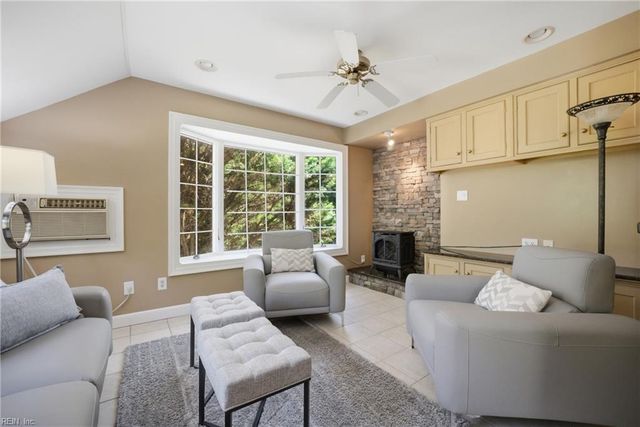 106 Ocean Breeze DR, Yorktown, VA 23693