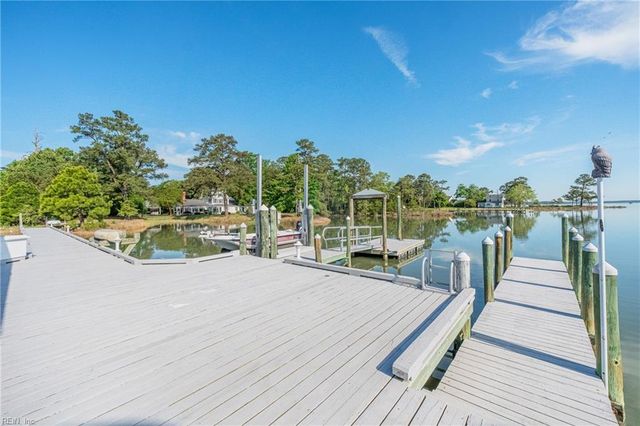 106 Ocean Breeze DR, Yorktown, VA 23693