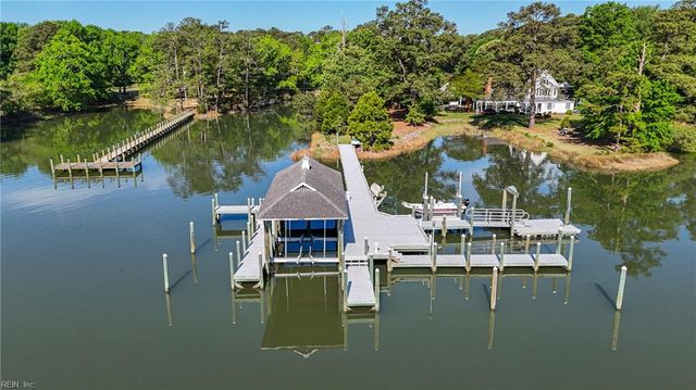 106 Ocean Breeze DR, Yorktown, VA 23693