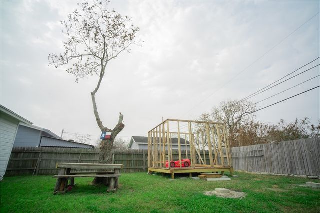 1125 Woodlawn Dr, Corpus Christi, TX 78412