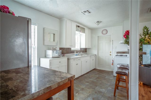 1125 Woodlawn Dr, Corpus Christi, TX 78412