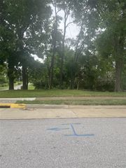 7447 Hoover Avenue, Richmond Heights, MO 63117