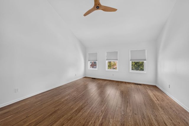 28 Admirals Way 28, Chelsea, MA 02150