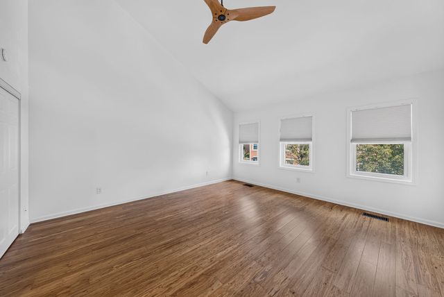 28 Admirals Way 28, Chelsea, MA 02150