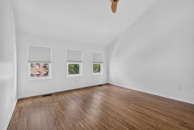 28 Admirals Way 28, Chelsea, MA 02150