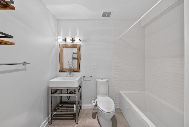 28 Admirals Way 28, Chelsea, MA 02150