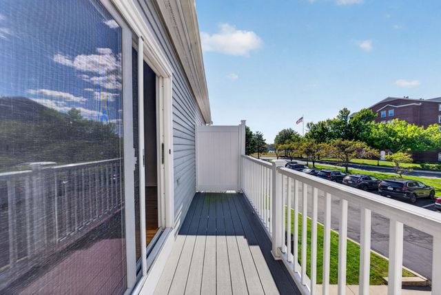 28 Admirals Way 28, Chelsea, MA 02150