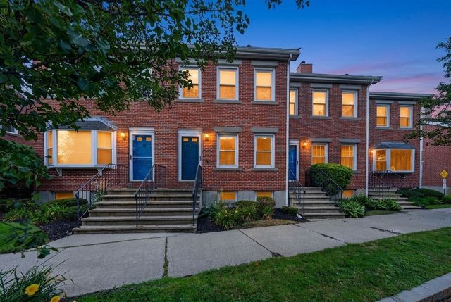 28 Admirals Way 28, Chelsea, MA 02150