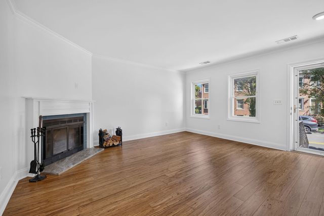 28 Admirals Way 28, Chelsea, MA 02150