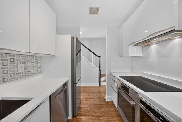 28 Admirals Way 28, Chelsea, MA 02150