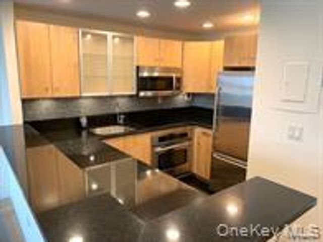 2 Richmond Road 4-O, Lido Beach, NY 11561