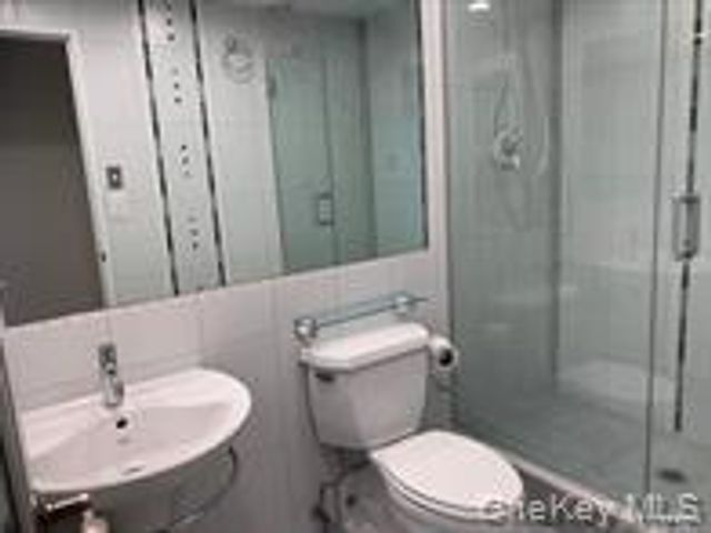 2 Richmond Road 4-O, Lido Beach, NY 11561