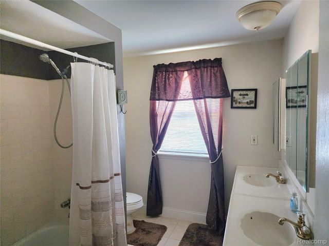 3333 Innsbrook Drive, Rochester Hills, MI 48309