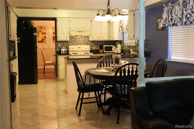 3333 Innsbrook Drive, Rochester Hills, MI 48309