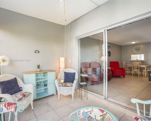 4705 NW 35th St 515, Lauderdale Lakes, FL 33319