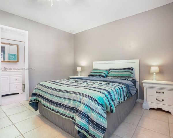 4705 NW 35th St 515, Lauderdale Lakes, FL 33319