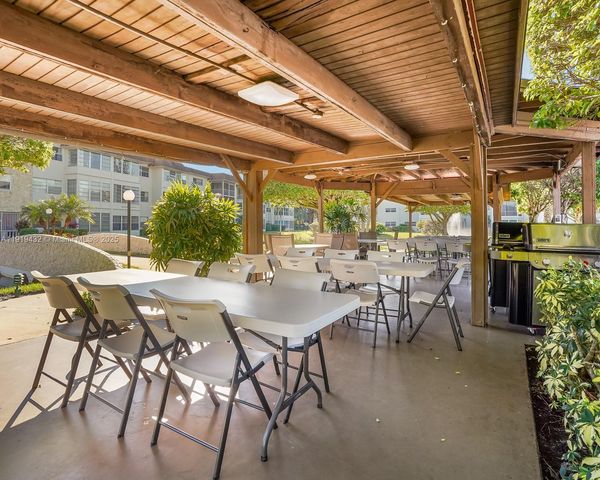 4705 NW 35th St 515, Lauderdale Lakes, FL 33319