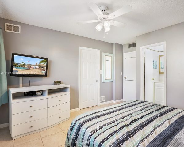 4705 NW 35th St 515, Lauderdale Lakes, FL 33319