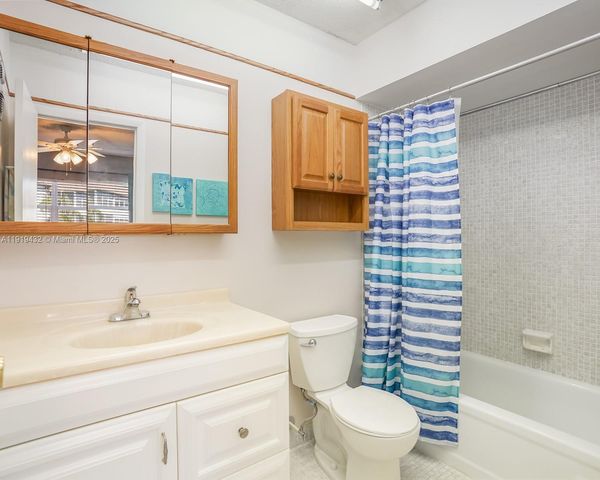 4705 NW 35th St 515, Lauderdale Lakes, FL 33319