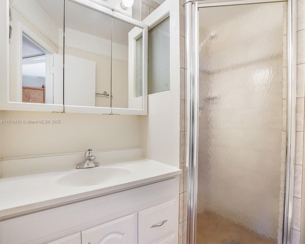 4705 NW 35th St 515, Lauderdale Lakes, FL 33319