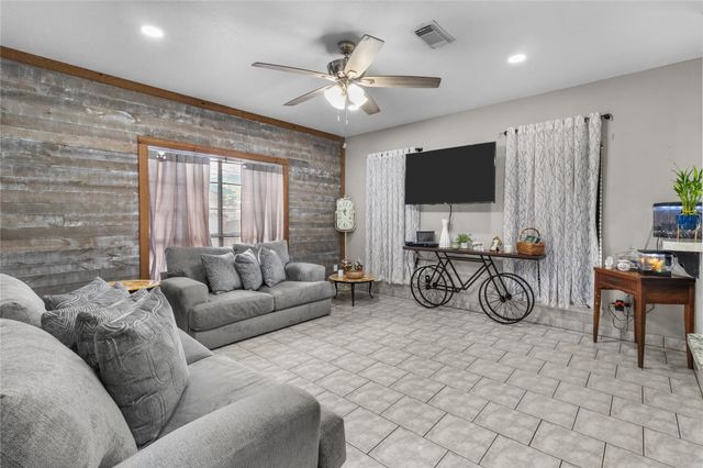1011 Iowa Street, South Houston, TX 77587
