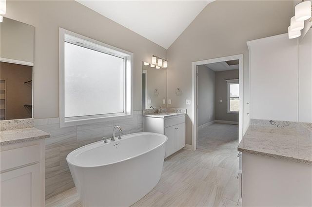 7000 NE 102nd Court, Kansas City, MO 64156