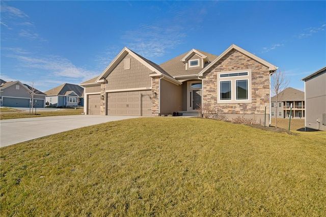 7000 NE 102nd Court, Kansas City, MO 64156